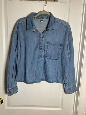 Old Navy Light Wash Denim Cropped Popover Shirt - Blue